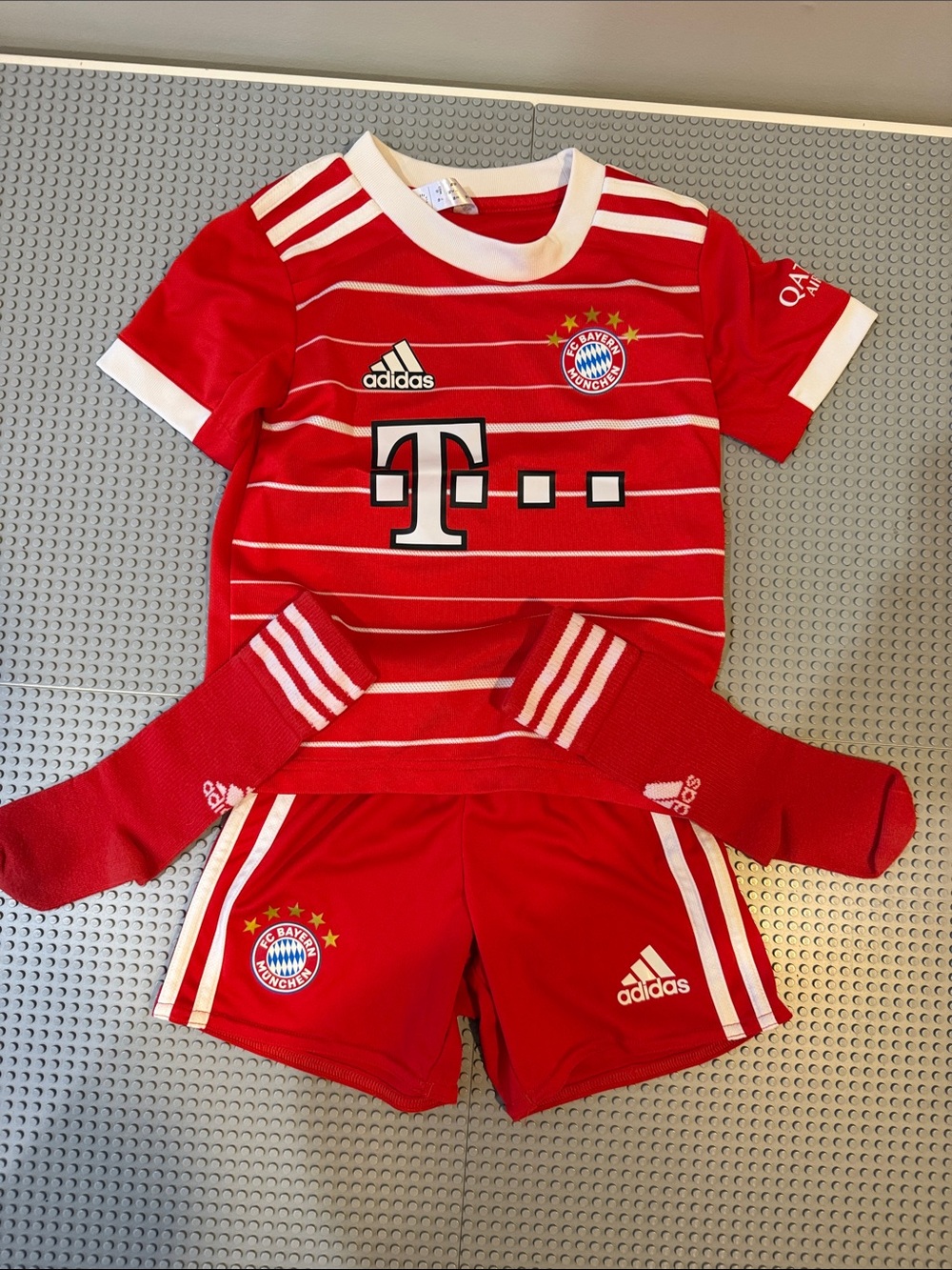 adidas Red & White Bayern Munich Kids Soccer Set - Jersey, Shorts & Socks